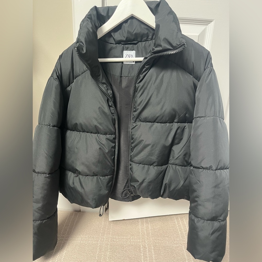 Zara Croppen Black Puffer with adjustable bottom cinch, Woman’s Medium